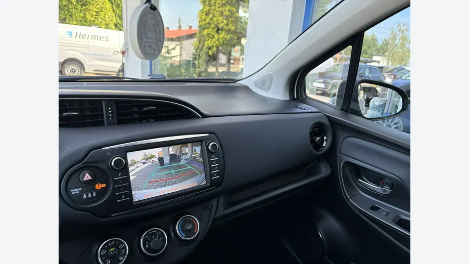 TOYOTA Yaris -