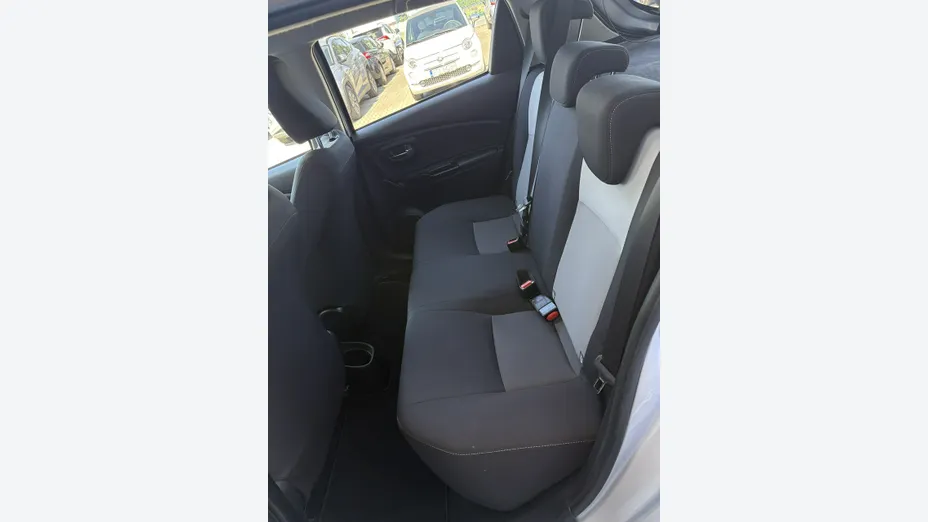 TOYOTA Yaris -