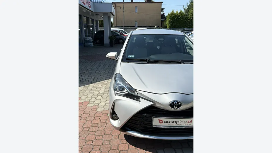TOYOTA Yaris -