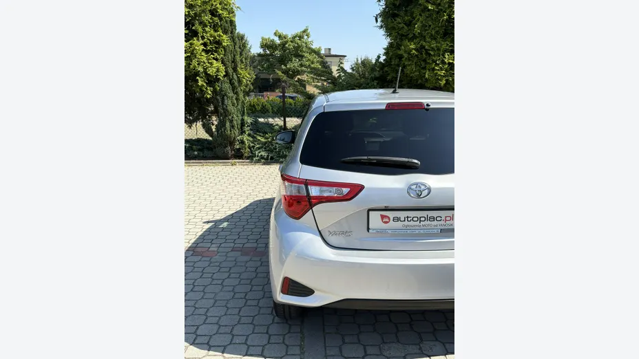 TOYOTA Yaris -
