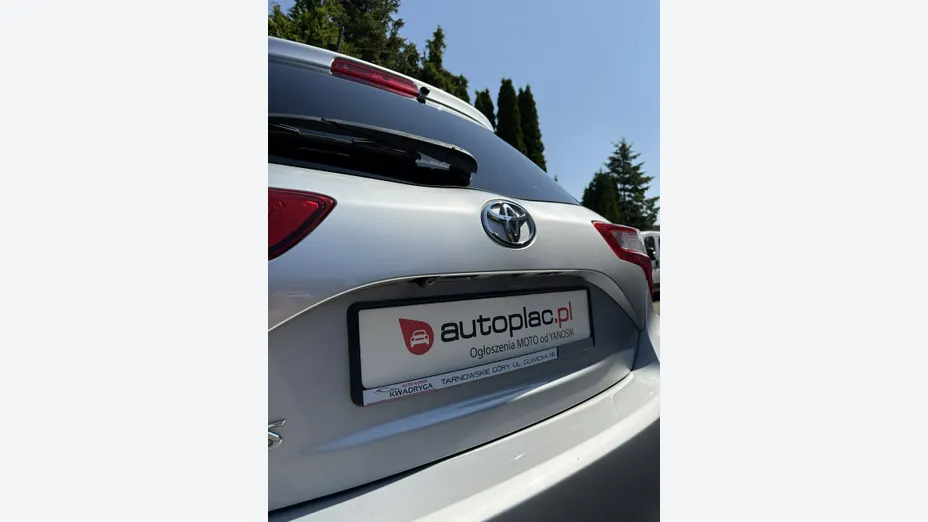 TOYOTA Yaris -