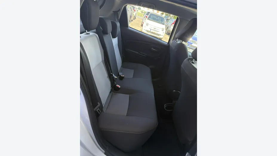 TOYOTA Yaris -