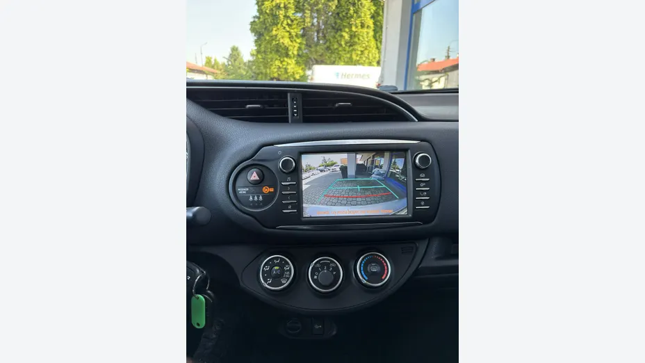 TOYOTA Yaris -