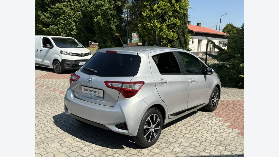 TOYOTA Yaris -