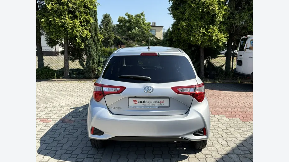 TOYOTA Yaris -