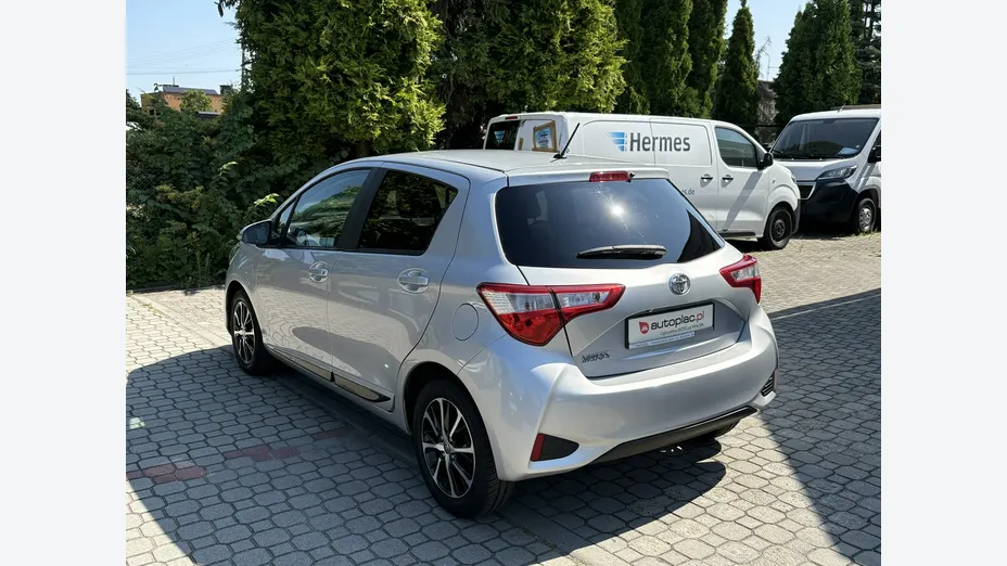 TOYOTA Yaris -