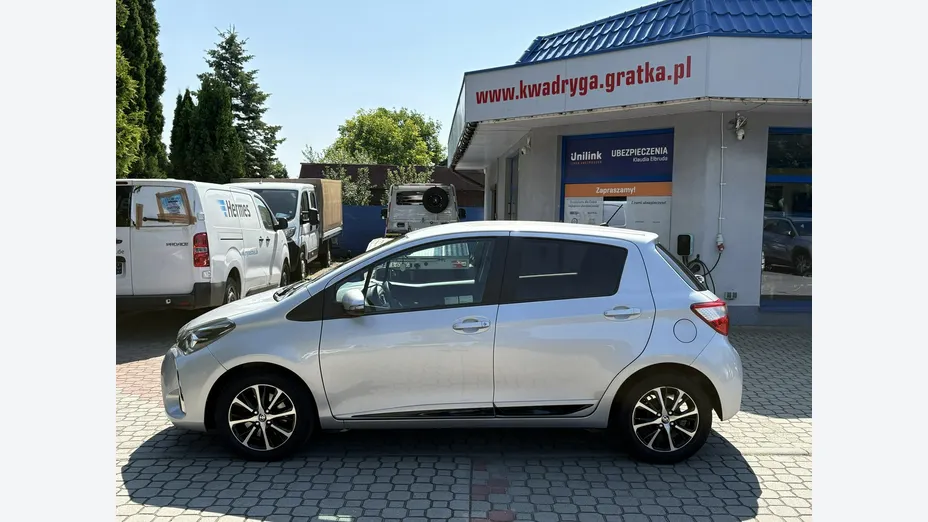 TOYOTA Yaris -