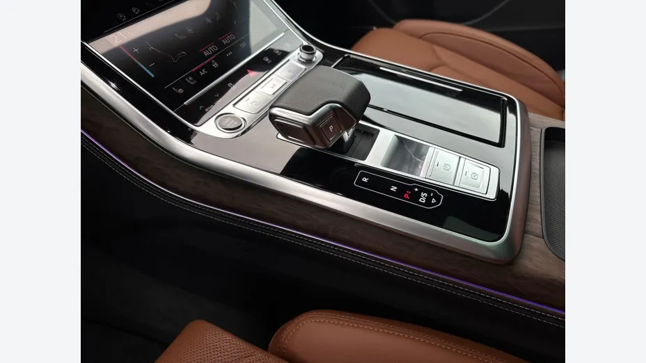 AUDI Q8 -