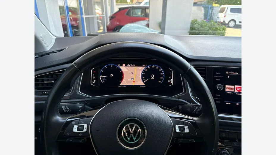 VOLKSWAGEN T-ROC -