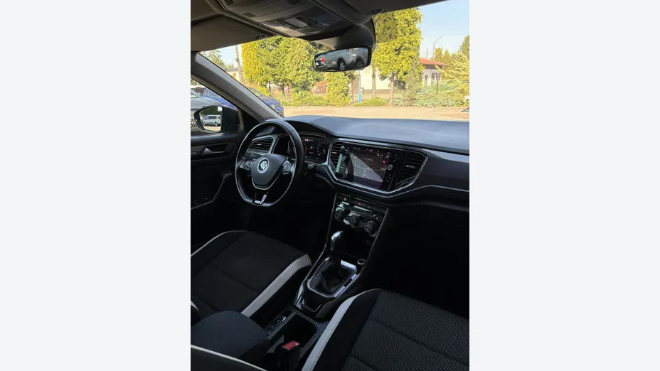 VOLKSWAGEN T-ROC -