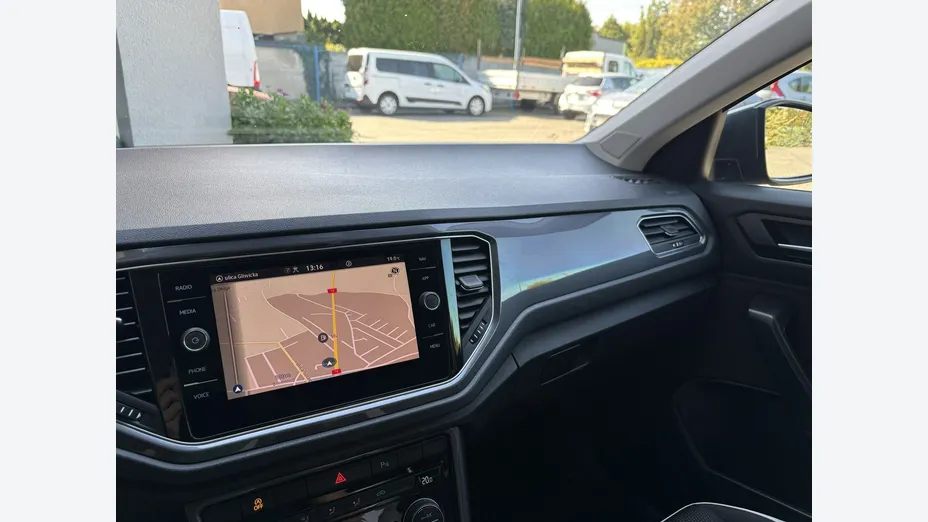 VOLKSWAGEN T-ROC -