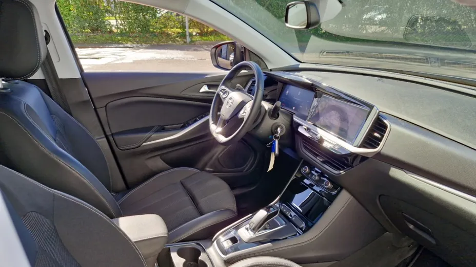 OPEL Grandland -