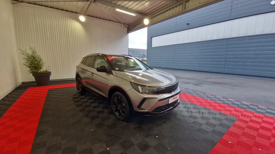 OPEL Grandland -