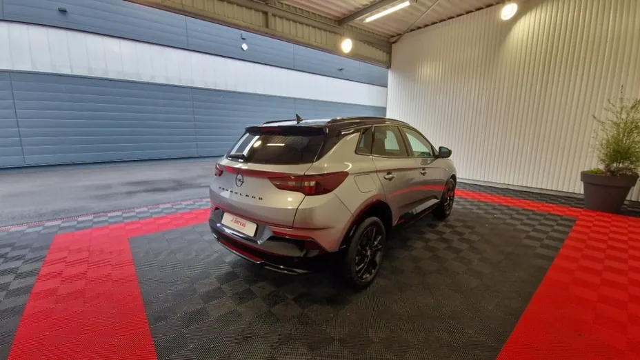 OPEL Grandland -