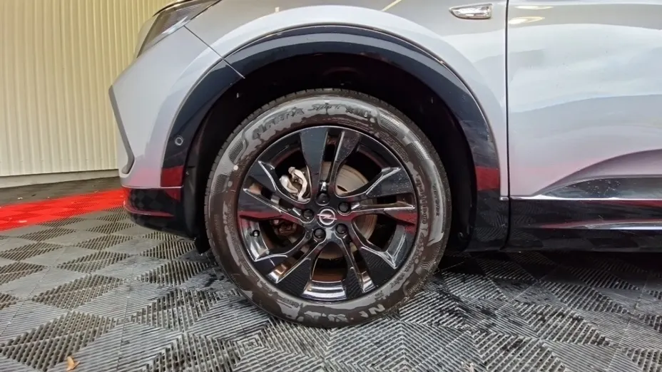 OPEL Grandland -