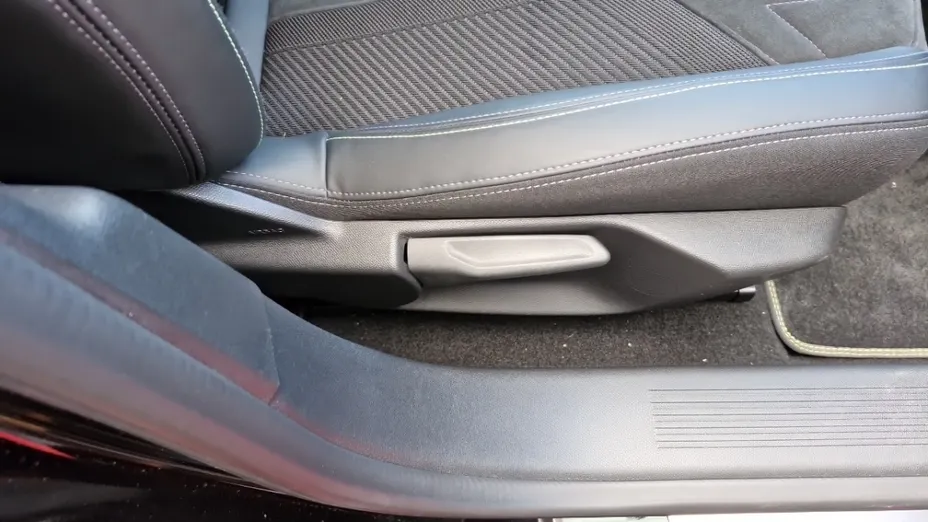 PEUGEOT 308 -
