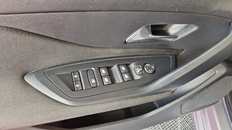 PEUGEOT 308 -