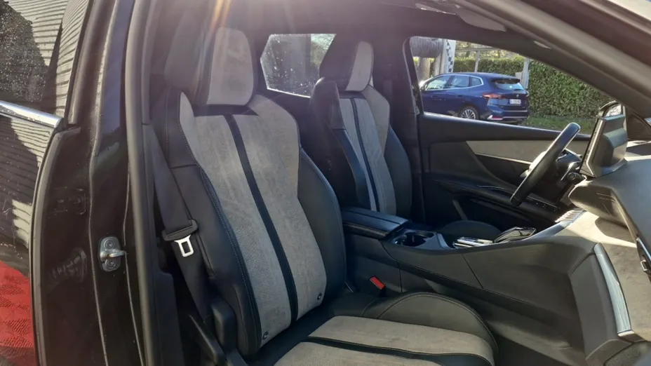 PEUGEOT 3008 -