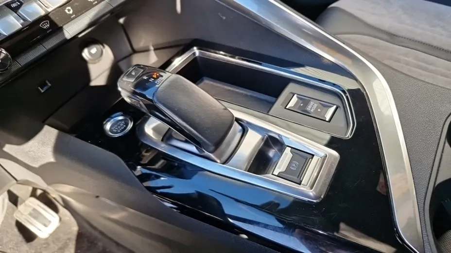 PEUGEOT 3008 -
