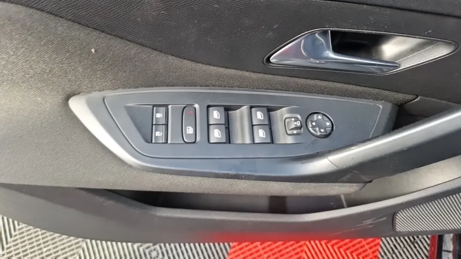 PEUGEOT 308 -