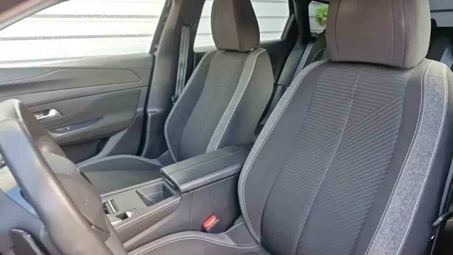 PEUGEOT 308 -