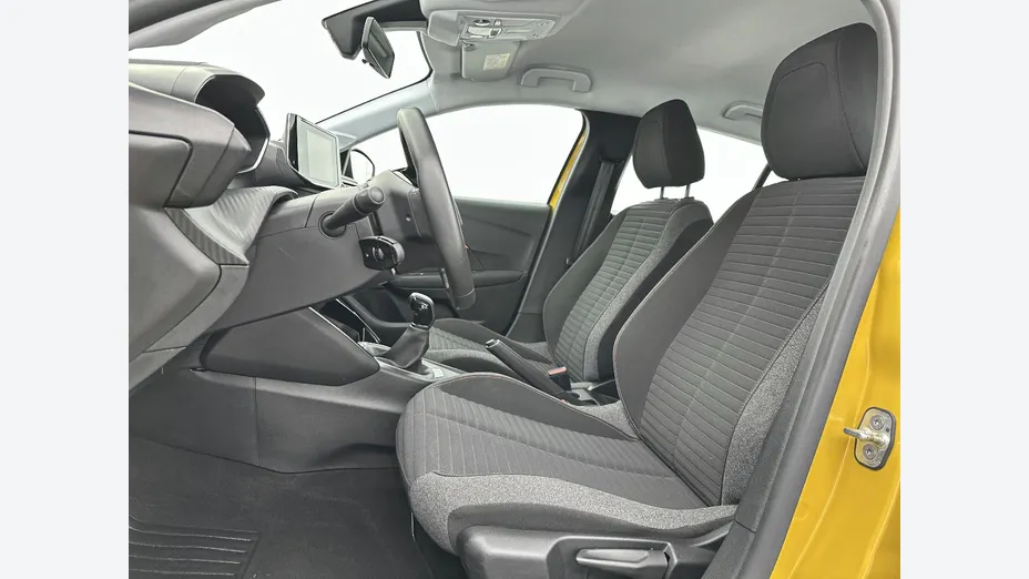 PEUGEOT 208 -