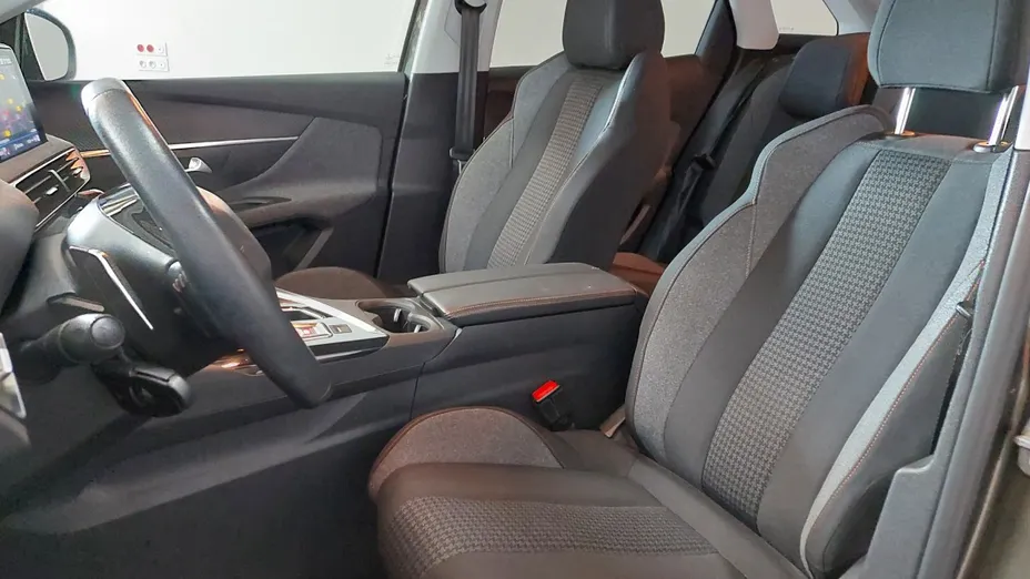 PEUGEOT 3008 -