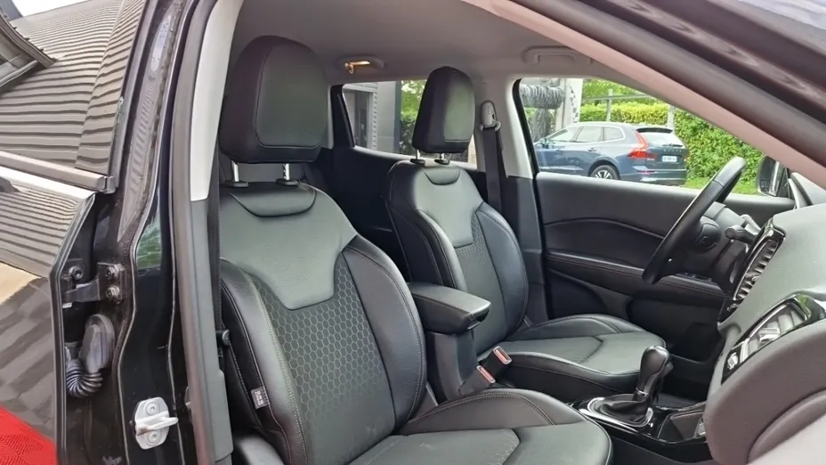 JEEP Compass -