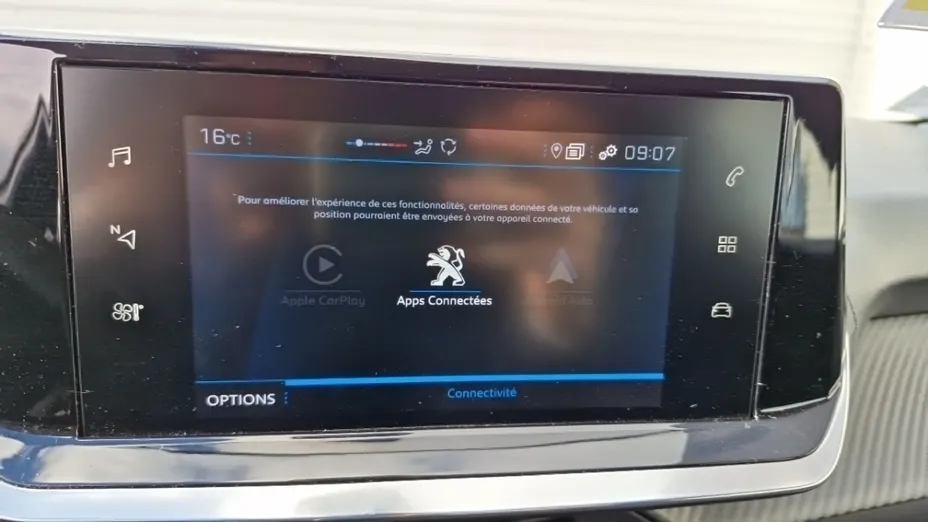 PEUGEOT 208 -