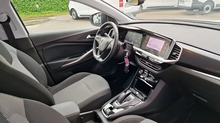 OPEL Grandland -