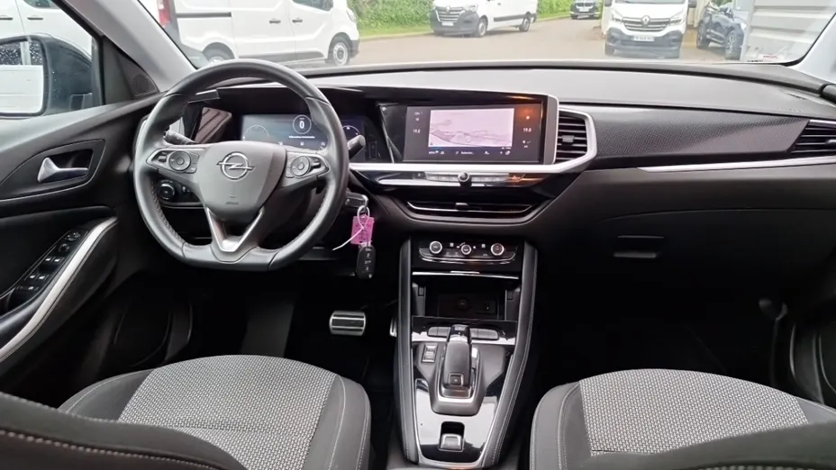 OPEL Grandland -
