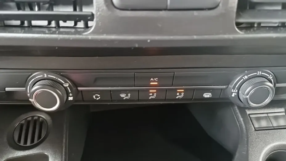 PEUGEOT Partner -
