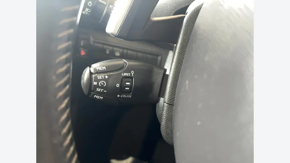 PEUGEOT 308 -