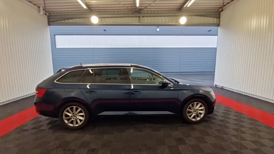 SKODA Superb -