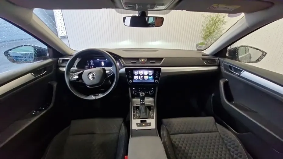 SKODA Superb -