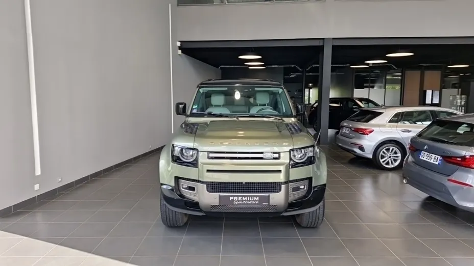 LAND ROVER Defender -