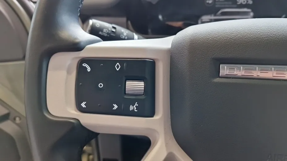 LAND ROVER Defender -