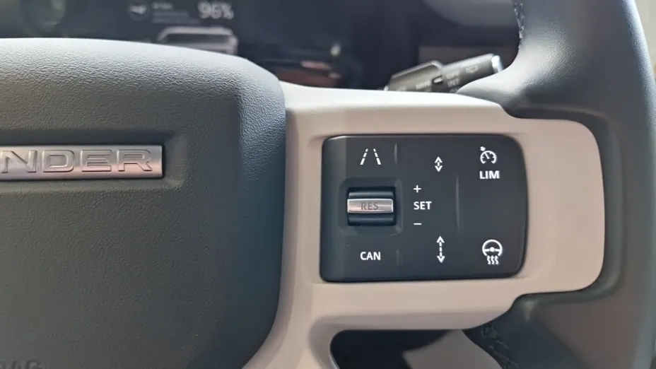 LAND ROVER Defender -