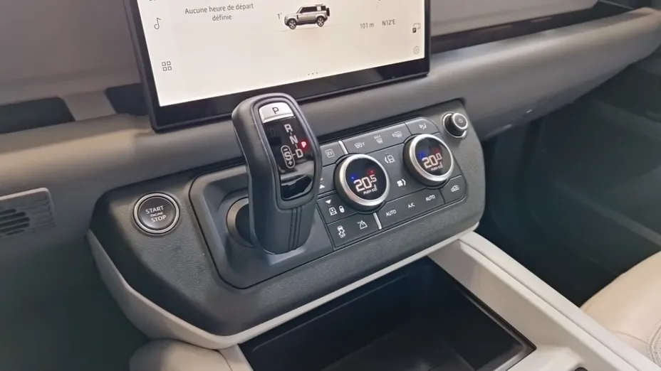 LAND ROVER Defender -
