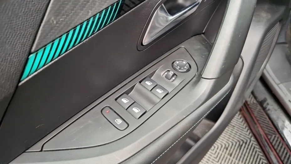 PEUGEOT 2008 -