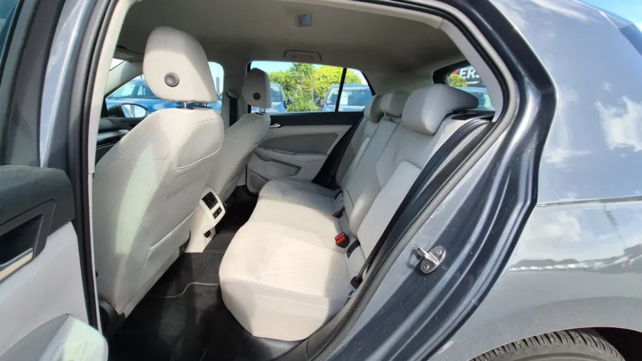 Volkswagen Golf -