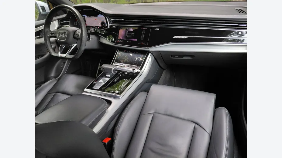 AUDI Q8 -