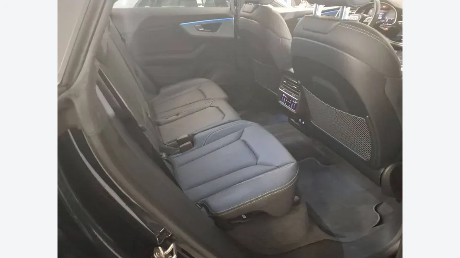 AUDI Q8 -