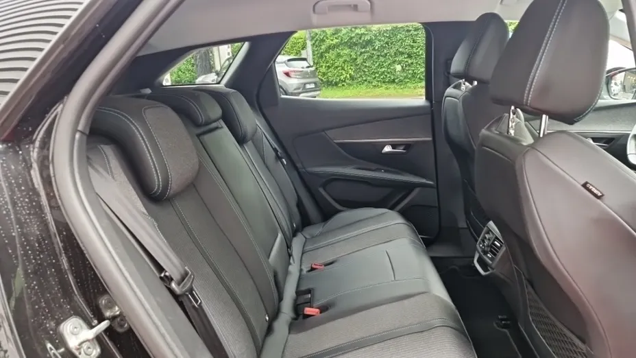 PEUGEOT 3008 -