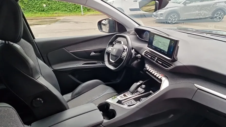 PEUGEOT 3008 -