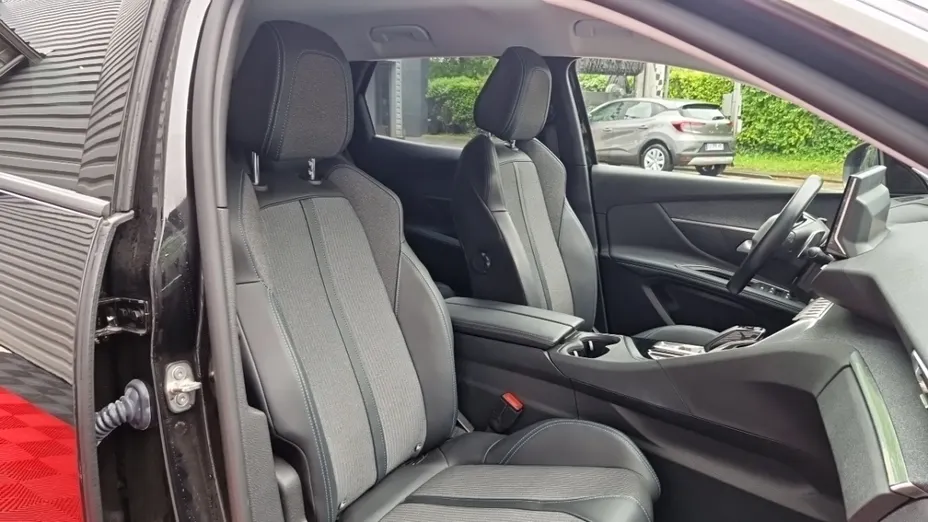 PEUGEOT 3008 -