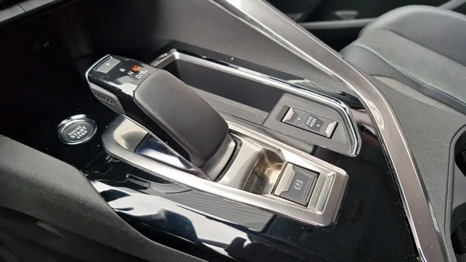 PEUGEOT 3008 -