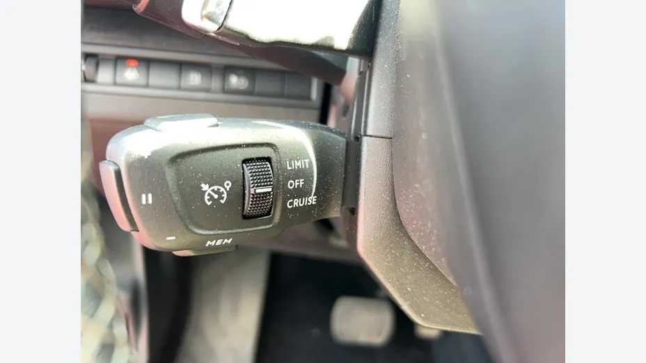 PEUGEOT 3008 -