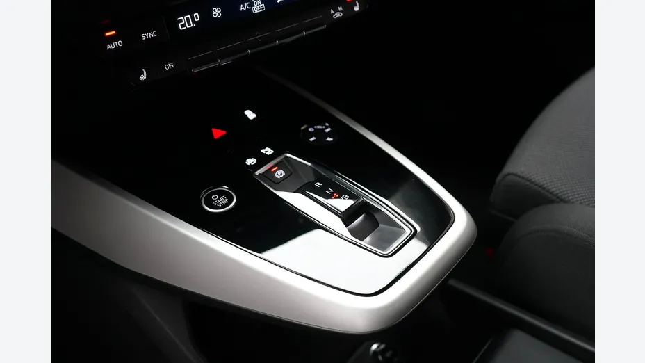 AUDI Q4 -