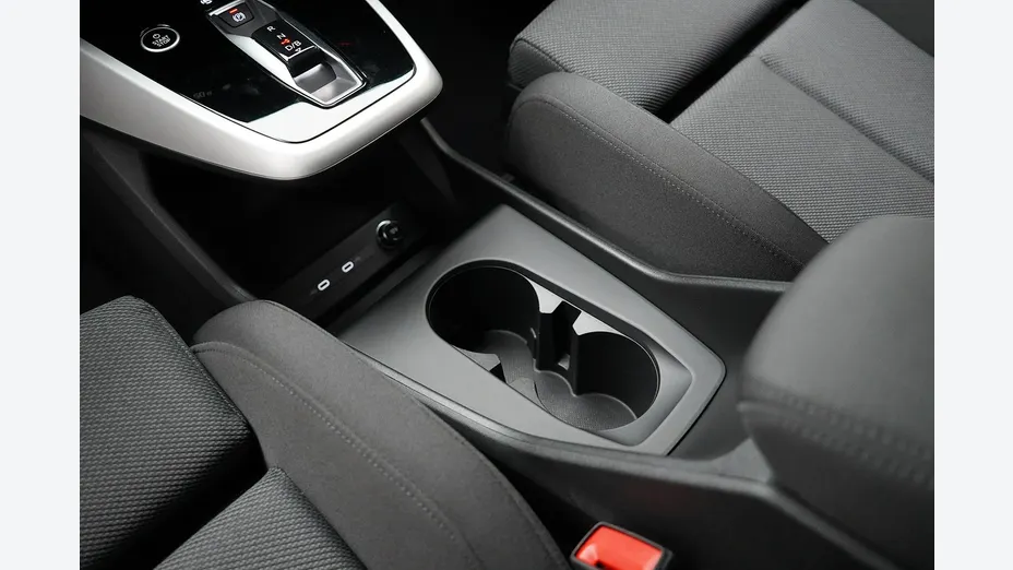 AUDI Q4 -